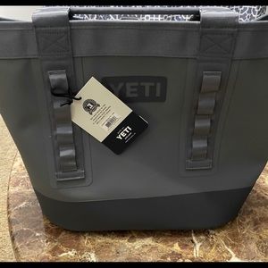 YETI Camino Caryall 35